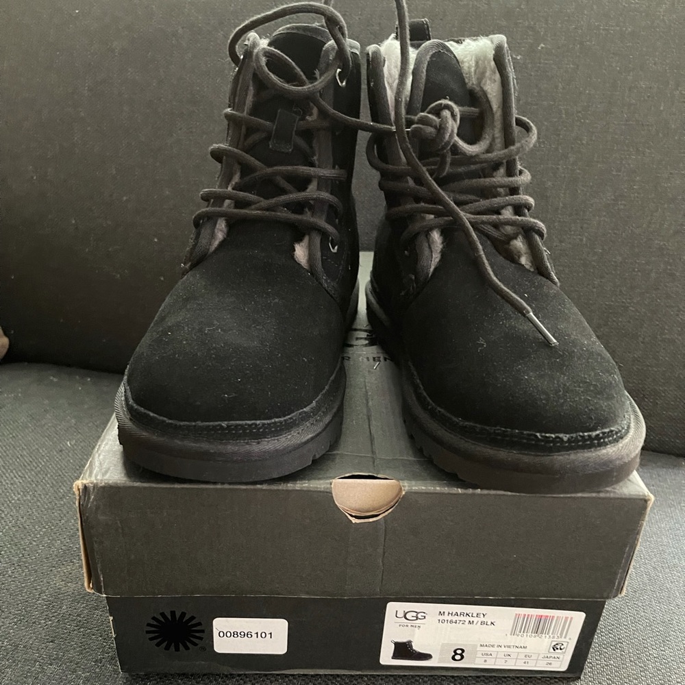 New UGG Size 8 Men’s Harkleys